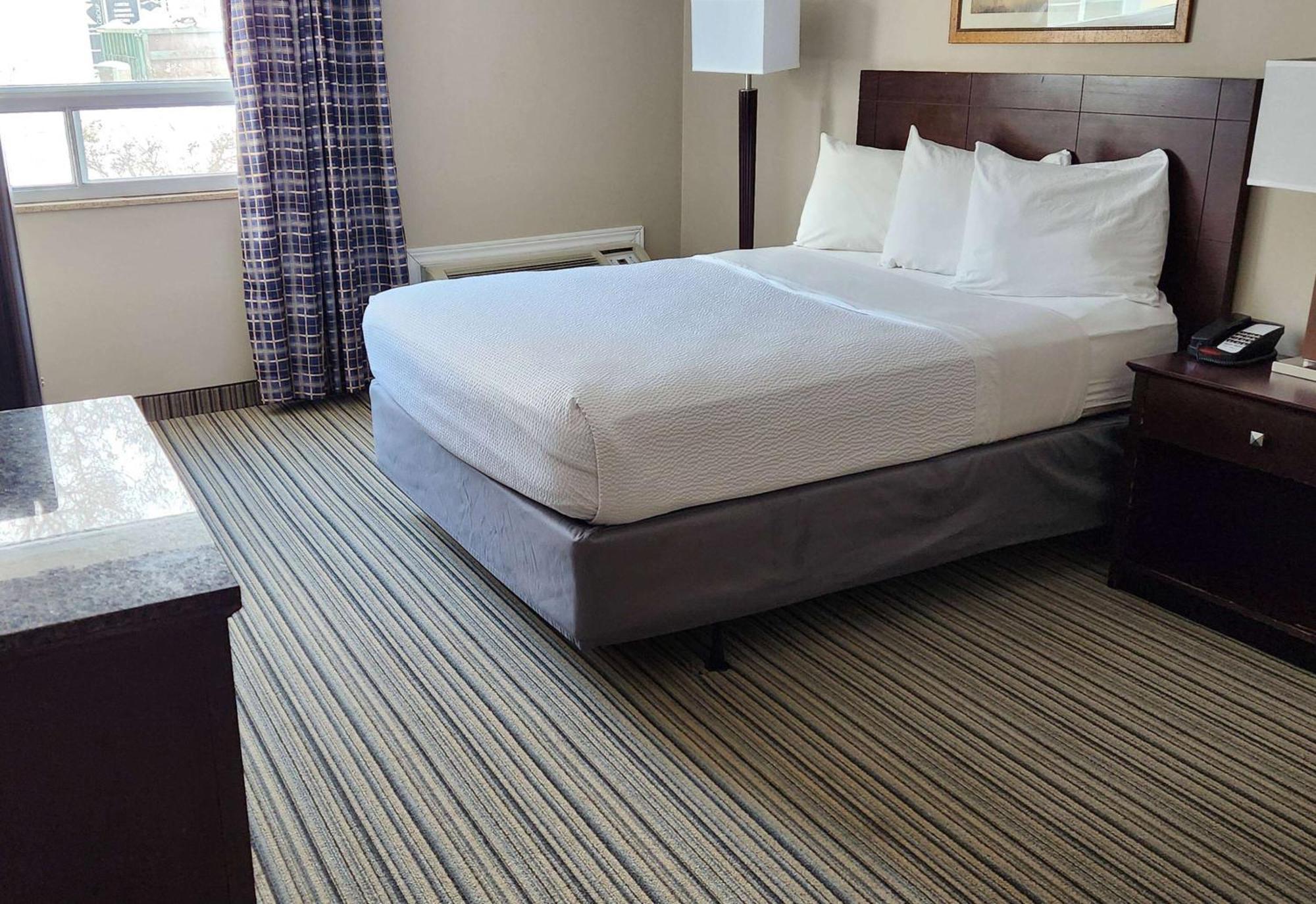 Ramada By Wyndham London Hotell Exteriör bild